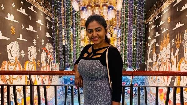 விஆர் மாலில் ஷாப்பிங் பண்ணும் பிரபல நடிகை.. தொடைக்கு மேல டிரெஸ்.. அதுக்கு மேல கேப்ஷன்!