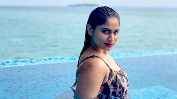 பிகினியில் ரசிகர்களை திக்குமுக்காட செய்த ஷிவானி...லைக்குகளை அள்ளும் போட்டோ