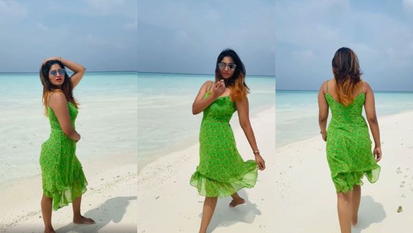 கவர்ச்சி தீ மூட்டும் ஷிவானி…தண்ணீரில் வேறலெவல் ஆட்டம் !