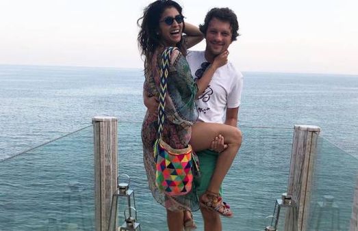 வெட்டவெளியில் கணவருடன் தாறுமாறு ரொமான்ஸ்…இளசுகளை புலம்பவிட்ட முன்னணி நடிகை!