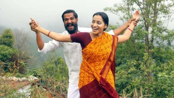 தேன் மழை பொழியும் “தேன்” படத்தின் வரவேற்பில், பூரிக்கும் நடிகை அபர்ணதி