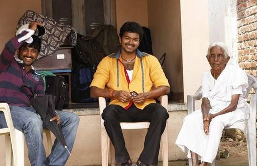 கவுண்டமணியின் தாயாரை சந்தித்த விஜய்...திடீரென வைரலாகும் போட்டோக்கள்