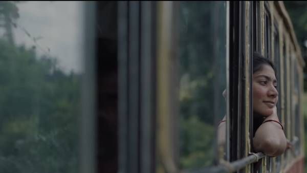 வெடிகுண்டு சத்தங்களுக்கு இடையே... சாய் பல்லவியின் அழகான காதல்…வைரலாகும் விராட்டா பர்வம் டீசர் !