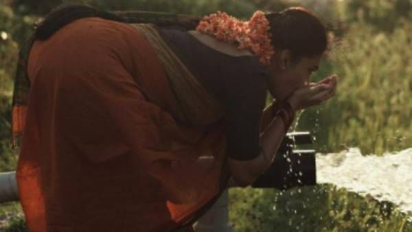 விதவிதமான போஸ்… அழகால் ரசிகர்களை மிரளவைத்த சர்பேட்டா பரம்பரை நாயகி !