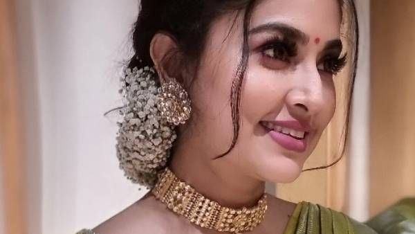 பட்டுப்புடவையில் ஜொலிக்கும் சினேகா… அழகூரில் பூத்தவளே என வர்ணிக்கும் ரசிகர்கள் !