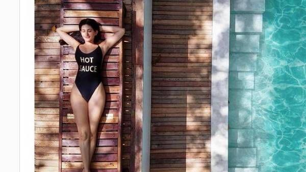 தாறுமாறாக லைக்குகளை அள்ளும் அமைரா தஸ்துரின் பிகினி ஃபோட்டோ