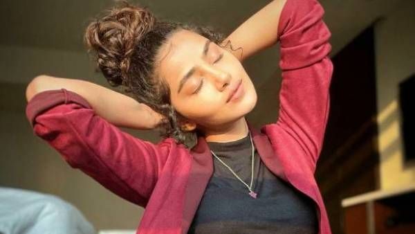 குறுக்கு சிறுத்தவளே எங்கள இடையழகில் முடிஞ்சவளே.. பிரேமம் நடிகையை வர்ணிக்கும் ரசிகர்கள்!