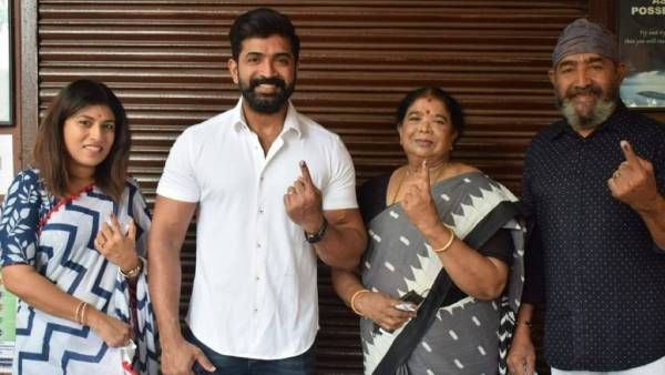 போடுங்கம்மா ஓட்டு... குடும்பம் குடும்பமாக வந்து வாக்களித்த சினி ஸ்டார்கள்!