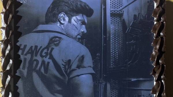 ‘எனிமி‘ படப்பிடிப்பை முடித்த ஆர்யா… கேக் வெட்டி கொண்டாடிய படக்குழு !