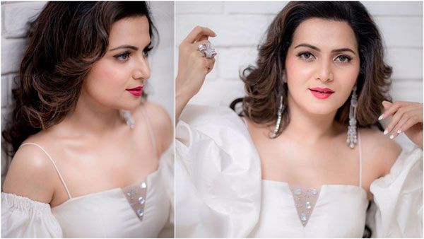 ஒரேயடியாய் ஹாலிவுட் ஹீரோயின் ரேஞ்சுக்கு மாறிய டிடி…வைரல் பிக்ஸ் !