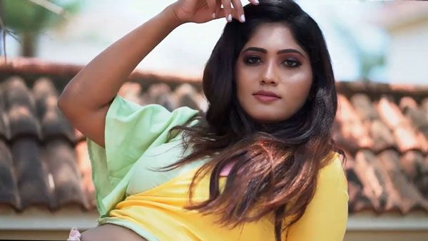 இடுப்பு பெருத்தவரே... அதிர வைத்த ஜூலி.. அலேக்காக ரசிக்கும் ஃபேன்ஸ்!