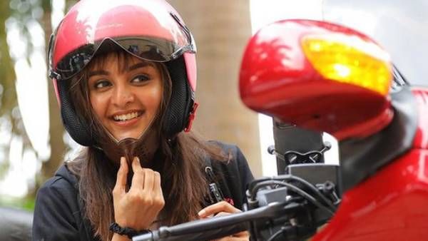 கொச்சியில் பைக்கில் சுற்றிய மஞ்சு வாரியர்...இணையத்தை கலக்கும் ஃபோட்டோக்கள்