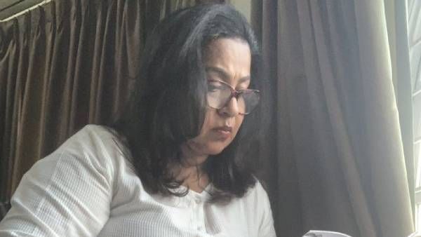 பாதுகாப்பாக இருங்கள்… அன்புக்குரியவர்களை கவனித்துக் கொள்ளுங்கள்…. ராதிகா சரத்குமார் ட்விட் !