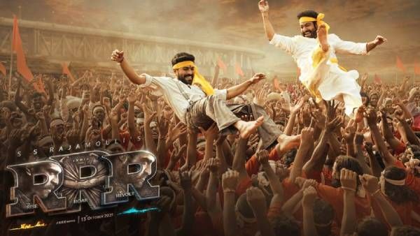 ராம்சரணையும், ஜூனியர் என்.டி.ஆரையும் தூக்கிக் கொண்டாடும் மக்கள்.. தெறிக்கும் ஆர்.ஆர்.ஆர் போஸ்டர்!