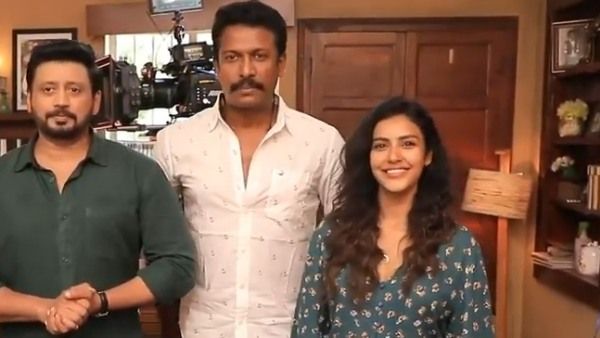 உனக்கு ஒரு வாய்.. எனக்கு ஒரு வாய்...சமுத்திரக்கனிக்கு கேக் ஊட்டும் பிரியா ஆனந்த்... வைரல் வீடியோ!