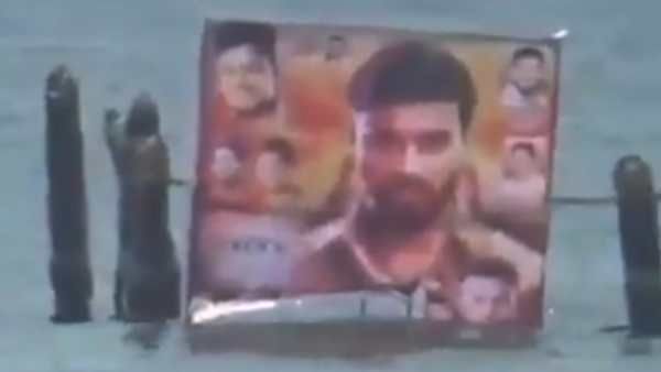 உங்க பாசத்துக்கு அளவே இல்லையாடா...நடுக்கடலில் ‘கர்ணன்‘ கட்அவுட் … அசத்திய தனுஷ் ரசிகர்கள் !