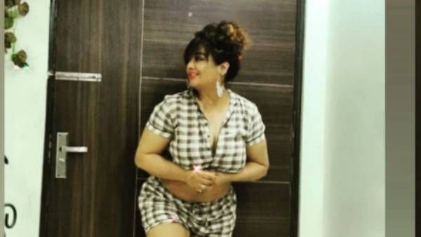 இப்படியாம்மா கதவ சாத்துவாங்க.. கிரண் கொடுத்துருக்க போஸ பாருங்க.. அதிரும் இன்ஸ்டா!