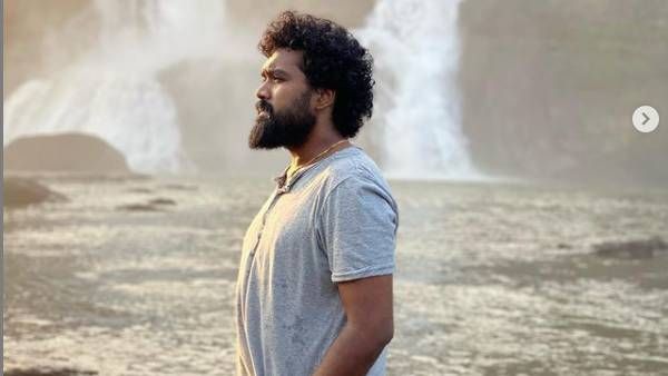 சிறுமிகளுக்கு பாலியல் தொல்லை தரும் பிக்பாஸ் பிரபலம்...இணையத்தில் வைரலாகும் வீடியோ