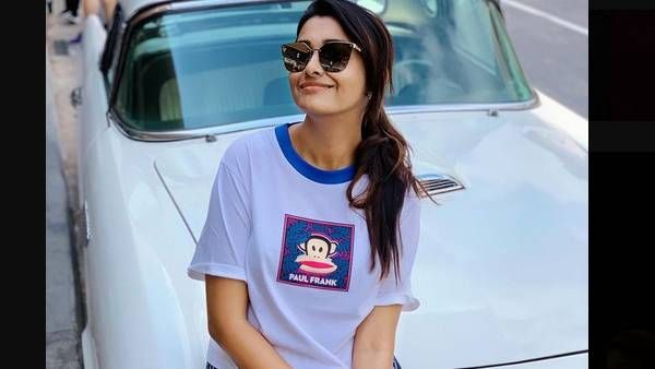 ஐயோ அப்படி பாக்காதீங்க பிரியா.. மேக்கப் இல்லாமல் புகைப்படத்தை வெளியிட்ட இளம் நடிகை!