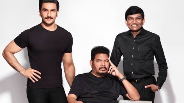 ஷங்கர் காட்டில் செம மழை.. அந்நியன் படத்தை இந்தியில் ரீமேக் செய்யப் போகிறார்.. ஹீரோ யாரு தெரியுமா?