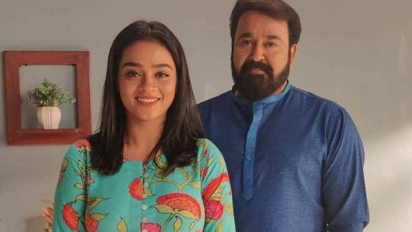 பிரபல மலையாள நடிகரை புகழ்ந்து தள்ளிய நடிகை காயத்ரி!