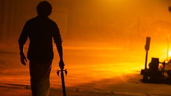 கர்ணன் எஃபெக்டா.. கையில் வாளெடுத்து வெறித்தனமாக கிளம்பும் சூர்யா.. சும்மா வெறித்தனமா இருக்கே!