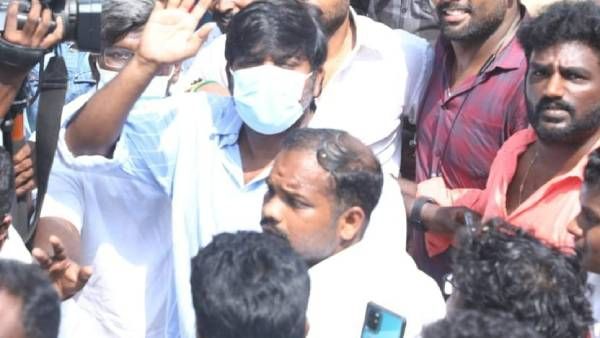 நான் சாதி மதங்களுக்கு அப்பாற்பட்டவன்.. என்றும் மனிதன் தான் முக்கியம்.. விஜய்சேதுதி பளீர் பேச்சு !