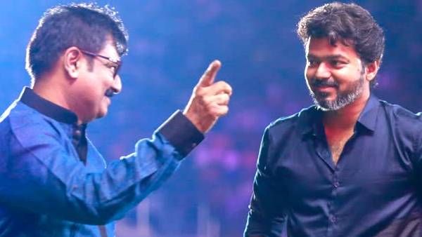 எவனாவது குழிப்பறிச்சா கோபம் வரும்… இவரு குழிப்பறிச்சா மரியாதை வருது… விவேக் பற்றி விஜய் பேசிய வீடியோ!