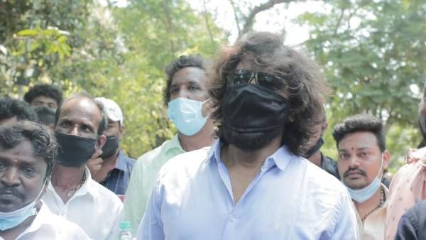 கோப்ரா கெட்டப்பிலே ஓட்டுப் போட்ட விக்ரம்.. இன்னும் யாரெல்லாம் ஓட்டுப் போட்டுருக்காங்க பாருங்க!