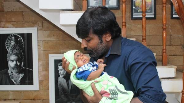 ‘துருவன்‘ அட்டகாசமான பெயரா இருக்கே…ரசிகரின் குழந்தைக்கு பெயர்சூட்டிய விஜய்சேதுபதி !