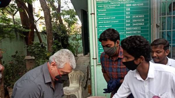 ரசிகரின் செல்போனை பிடுங்கிய நடிகர் அஜித்.. செம கோபம் போங்க.. தீயாய் பரவும் வீடியோ!