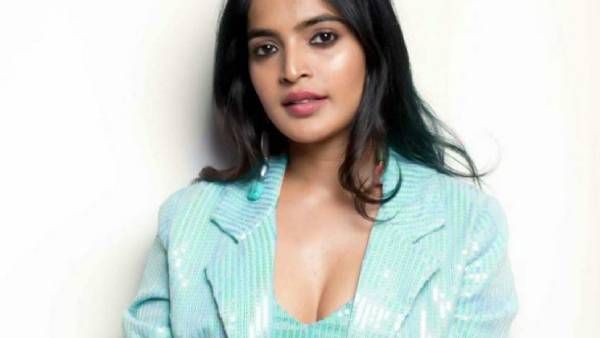 நடிகை சஞ்சிதாவின் தொப்புள் அழகுக்கு மயங்காதவர்கள் உண்டோ!