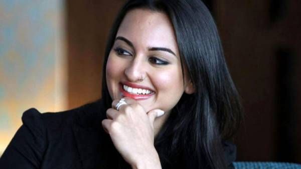 தடுப்பூசி போட்டுக்கறதுதான் கொரோனாவுக்கு எதிரா நாம செய்யக்கூடிய முதல் வேலை -சோனாக்ஷி உறுதி