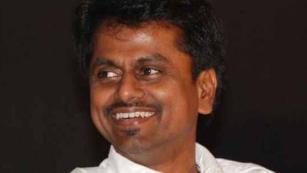 முடக்கிபோட்டுள்ள கொரோனா.. முதல்வரை நேரில் சந்தித்து ரூ. 25 லட்சம் வழங்கிய பிரபல இயக்குநர்!