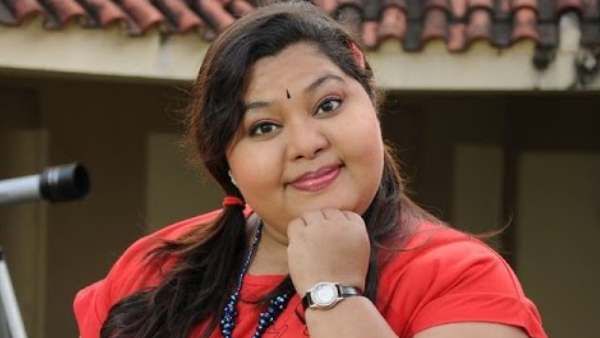 எக்கோய்.. ஆட்சி மாறுனதும் குட்டி கர்ணமா.. பிரபல நடிகையை வச்சு செய்யும் நெட்டிசன்ஸ்!