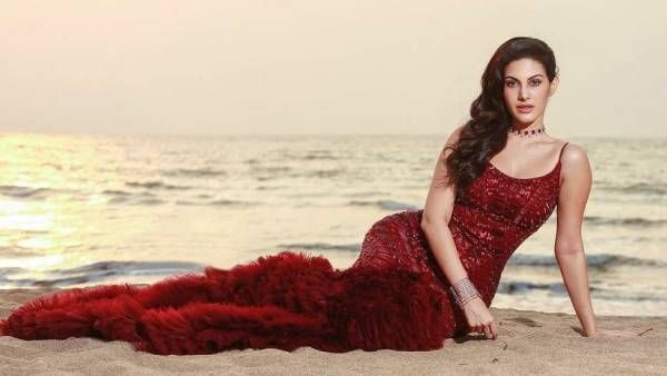 கடல் கன்னியாக மாறிய அனேகன் பட நடிகை!