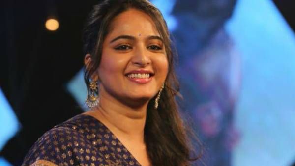 க்ரீன் சிக்னல் கொடுத்துட்டாராம்.. துபாய் தொழிலதிபருடன் நடிகை அனுஷ்காவுக்கு விரைவில் திருமணம்?