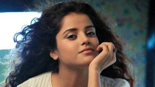 அடுத்த ஷாக்.. மருத்துவ உதவி கேட்டு அலைந்த பிரபல நடிகை.. கொரோனாவுக்கு சகோதரரை பறிகொடுத்த சோகம்