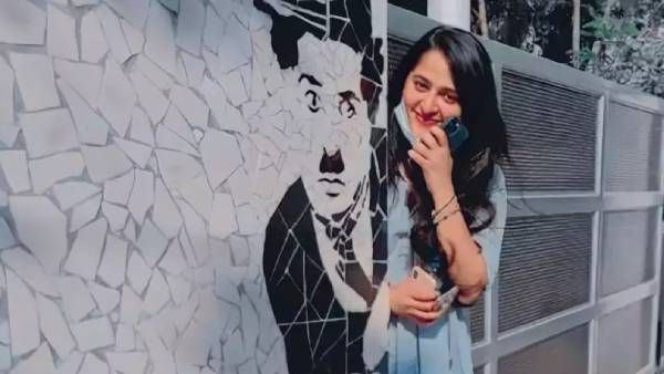 இணையத்தை கலக்கிய அனுஷ்காவின் சார்லி சாப்ளின் ஃபோட்டோ