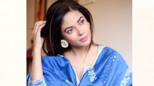 உயிர் வாழ ஆக்ஸிஜன் இல்லாதபோது… ஜிஎஸ்டி வரியை ஏன் செலுத்தனும்… நடிகை நிலா பாய்ச்சல் !