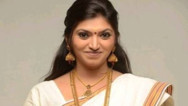 ஆஹா... அவங்களா இது.. நச்சுன்னு இருக்காங்களே அப்படியே.. அசரடிக்கும் 