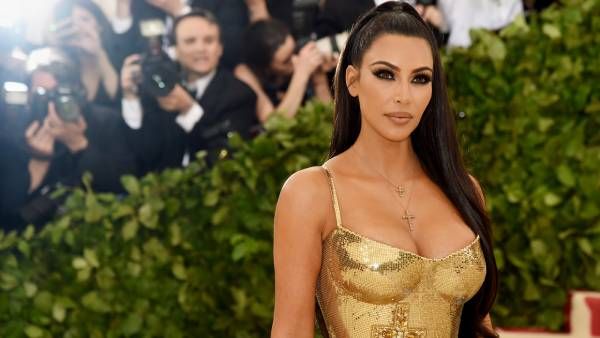 நூறு கோடி அமெரிக்க டாலர்களுக்கு சொந்தக்காரி.. ஆனால், சரியா சம்பளம் தரலைன்னு பணியாளர்கள் வழக்கு!