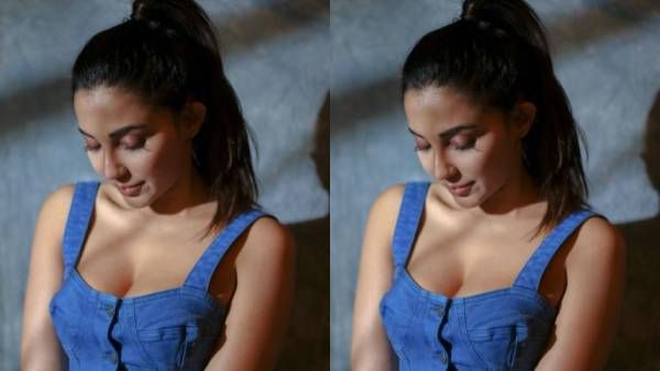 அள்ளிக்கொள்ளும் அழகில்… தலைகுனிந்து வெக்கப்படும் பார்வதி நாயர்… க்யூட் பிக்ஸ் !