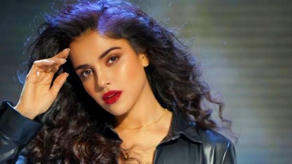 டெஸ்ட் எடுத்து ஒரு வாரம் ஆயிடுச்சு.. இன்னும் ரிசல்ட் வரல.. கொரோனாவுக்கு அண்ணனை இழந்த நடிகை புகார்!