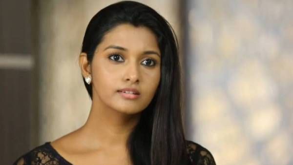 ஆமாங்க ஐயா.. ஒரே பதட்டமா இருக்கு.. விமர்சித்த நெட்டிசனை விளாசித் தள்ளிய கார்த்தி பட நடிகை!