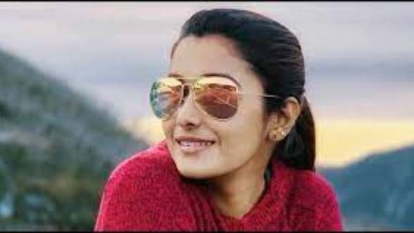 இதயம் முரளி மாதிரி இருக்காதீங்க.. பட்டுன்னு சொல்லிடுங்க.. காதலில் விழுந்த ரசிகர்.. நடிகை பளீச்!