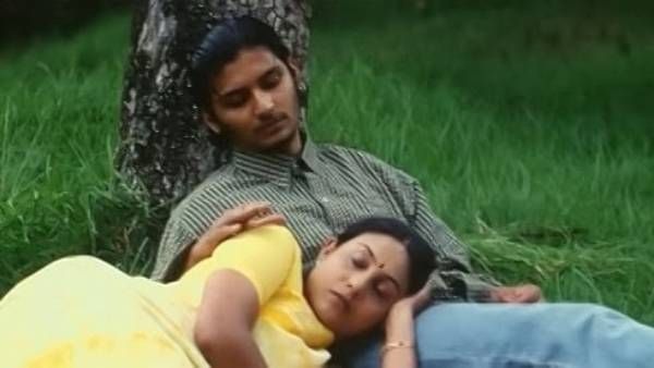 இறைவா நீ ஆணையிடு… தாயே எந்தன் மகளாய் மாற... அன்னையரைக் கொண்டாடும் திரைப்பாடல்கள் !