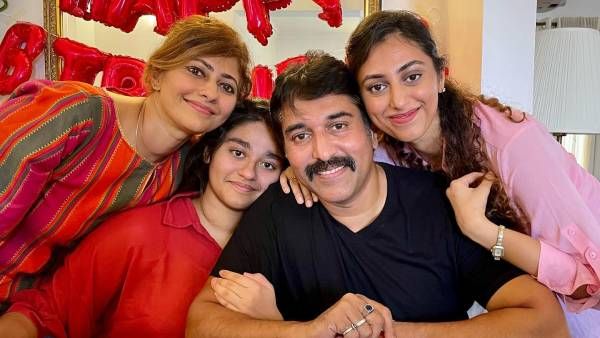 பிறந்தநாள் ஸ்பெஷல்... வாழ்க்கையின் முக்கிய 3 பெண்களுடன் புகைப்படம்... வைரலான போட்டோ