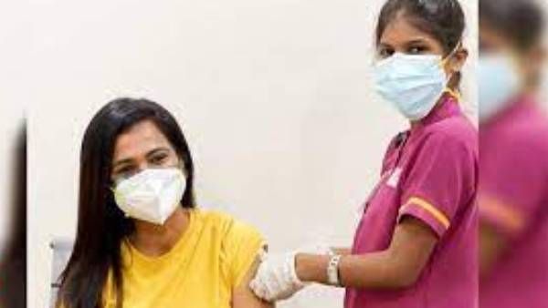 ஊசி போடும் போதும் சிரிக்கிறீங்களே எப்படிங்க.. ரம்யா பாண்டியனிடம் ஜாலியாக ரகளை செய்த ரசிகர்கள்!