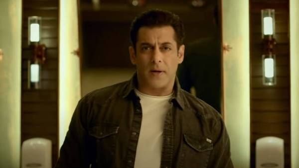 தியேட்டர் உரிமையாளர்களிடம் மன்னிப்பு கேட்ட சல்மான் கான்... ஏன்னு தெரியுமா